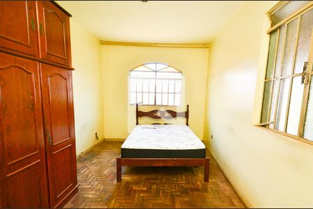 Quarto de casa à venda com 2 quartos, 300m² em Sagrada Família, Belo Horizonte