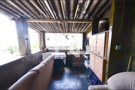 Quintal de casa à venda com 2 quartos, 300m² em Sagrada Família, Belo Horizonte