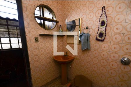 Banheiro de casa à venda com 2 quartos, 300m² em Sagrada Família, Belo Horizonte
