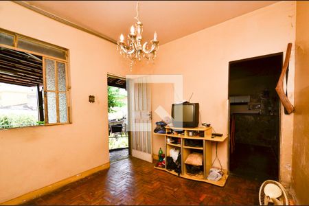 Sala de casa à venda com 2 quartos, 300m² em Sagrada Família, Belo Horizonte