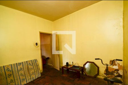 Quarto de casa à venda com 2 quartos, 300m² em Sagrada Família, Belo Horizonte