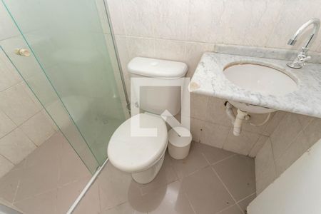 Banheiro social de casa de condomínio à venda com 3 quartos, 208m² em Centro, Diadema