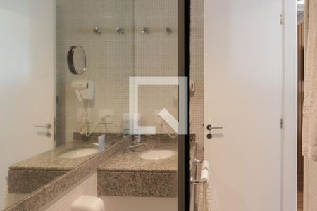 Banheiro de kitnet/studio à venda com 1 quarto, 29m² em Indianópolis, São Paulo