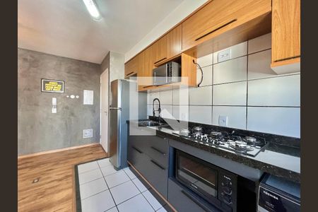 Cozinha de apartamento para alugar com 2 quartos, 40m² em Vila Mira, São Paulo