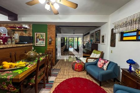 Sala de casa de condomínio para alugar com 3 quartos, 210m² em Barra da Tijuca, Rio de Janeiro