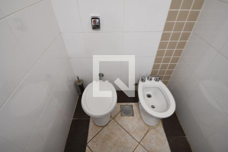 Banheiro 2 de apartamento à venda com 3 quartos, 136m² em Vila Itapura, Campinas