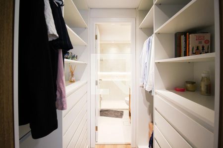 Closet da Suíte  de apartamento à venda com 2 quartos, 67m² em Vila Olímpia, São Paulo