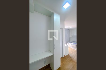 Hall de kitnet/studio para alugar com 1 quarto, 27m² em Cambuci, São Paulo