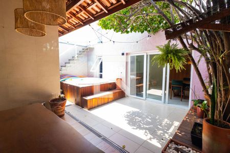 Quintal de casa à venda com 4 quartos, 250m² em Indianópolis, São Paulo