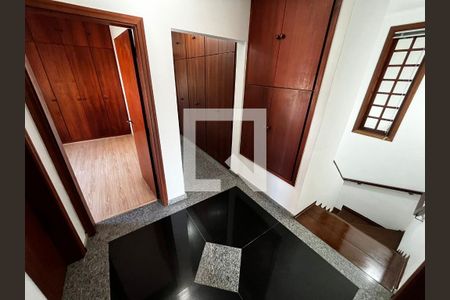Corredor quarto de casa de condomínio à venda com 5 quartos, 600m² em Parque da Hipica, Campinas