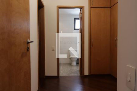Closet da suíte principal de apartamento à venda com 3 quartos, 180m² em Indianópolis, São Paulo
