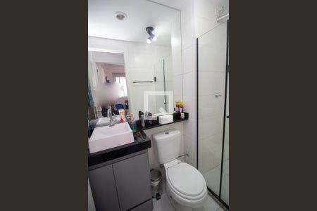 Banheiro de apartamento para alugar com 2 quartos, 32m² em Vila Anastácio, São Paulo