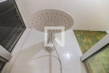Banheiro de kitnet/studio para alugar com 1 quarto, 40m² em Independência, Porto Alegre