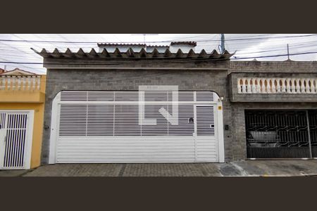 Fachada de casa à venda com 4 quartos, 206m² em Vila Cleonice, São Paulo