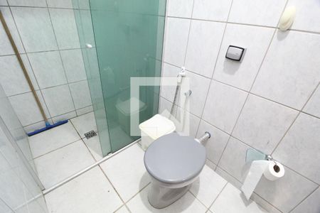 Banheiro da Suíte de apartamento para alugar com 3 quartos, 1125m² em Saraiva, Uberlândia