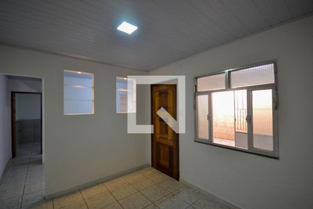 Sala de casa para alugar com 2 quartos, 115m² em Ponto Chic, Nova Iguaçu