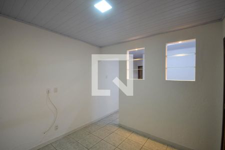 Sala de casa para alugar com 2 quartos, 115m² em Ponto Chic, Nova Iguaçu