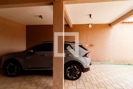 Garagem de casa à venda com 3 quartos, 260m² em Vila Nivi, São Paulo