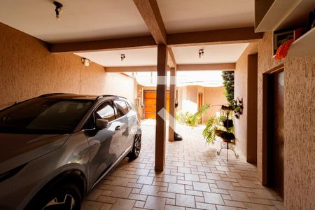Garagem de casa à venda com 3 quartos, 260m² em Vila Nivi, São Paulo