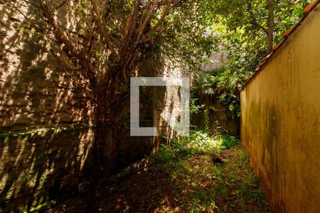 Quintal de casa à venda com 3 quartos, 260m² em Vila Nivi, São Paulo