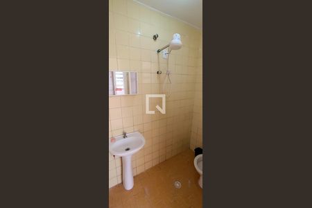 Banheiro da Edícula de casa para alugar com 3 quartos, 164m² em Jardim Monte Alegre, Taboão da Serra