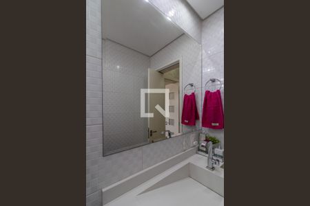 Banheiro  de apartamento à venda com 2 quartos, 54m² em Vila das Bandeiras, Guarulhos