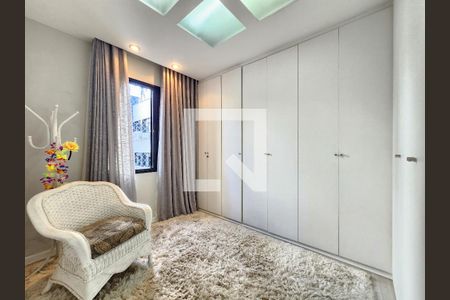 Closet de apartamento à venda com 4 quartos, 140m² em Belvedere, Belo Horizonte