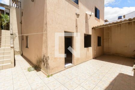 Área de Serviço e Quintal de casa à venda com 3 quartos, 200m² em Jardim Laguna, Contagem
