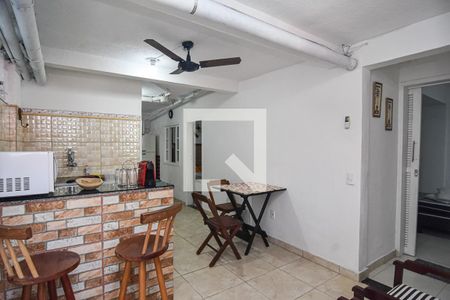 Edícula  de casa à venda com 6 quartos, 202m² em Camboinhas, Niterói