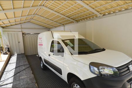 Garagem de casa à venda com 4 quartos, 300m² em Pompéia, Belo Horizonte
