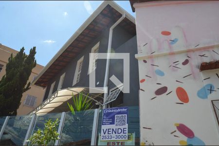 Plaquinha instalada de casa à venda com 4 quartos, 300m² em Pompéia, Belo Horizonte