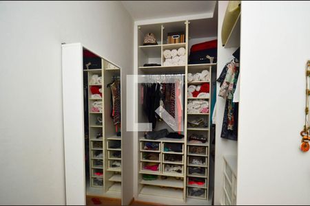 Suíte casa2 Closet de casa à venda com 4 quartos, 300m² em Pompéia, Belo Horizonte