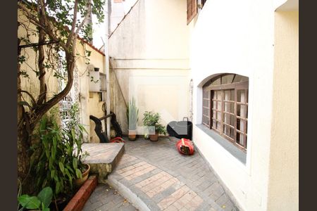 Quintal de casa à venda com 4 quartos, 190m² em Vila Nivi, São Paulo