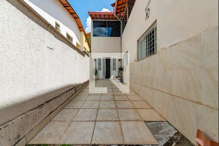 Garagem de casa à venda com 4 quartos, 420m² em Nova Gameleira, Belo Horizonte