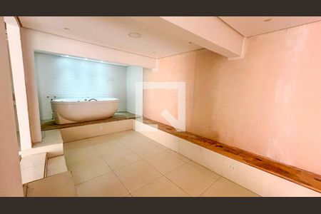 Área privativa de casa à venda com 3 quartos, 198m² em Novo Glória, Belo Horizonte