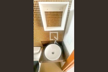 Banheiro de casa à venda com 3 quartos, 198m² em Novo Glória, Belo Horizonte