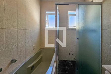 Banheiro da Suíte 1 de apartamento para alugar com 4 quartos, 350m² em Jardim Acapulco, Guarujá