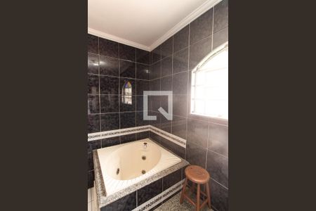 Banheiro da Suíte 1 de casa à venda com 3 quartos, 500m² em Jardim Guapira, São Paulo
