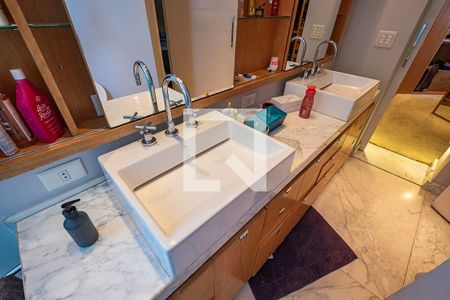 Suíte - Banheiro de apartamento para alugar com 2 quartos, 190m² em Vila Madalena, São Paulo