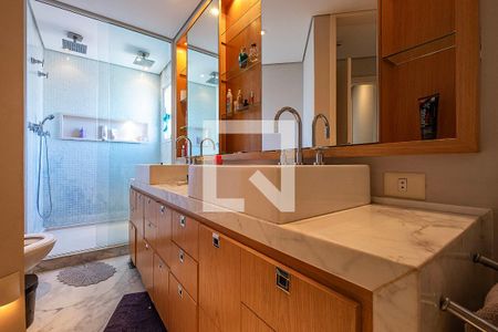 Suíte - Banheiro de apartamento para alugar com 2 quartos, 190m² em Vila Madalena, São Paulo