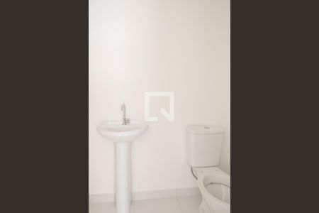 Banheiro da Suíte de apartamento para alugar com 1 quarto, 27m² em Parque Industrial Tomas Edson, São Paulo