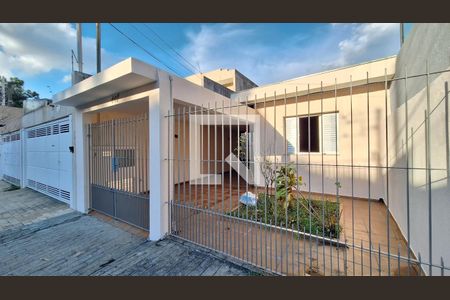 Fachada de casa à venda com 2 quartos, 117m² em Vila Ipojuca, São Paulo