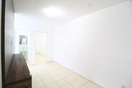 Sala de casa de condomínio para alugar com 3 quartos, 90m² em Aclimação, Uberlândia