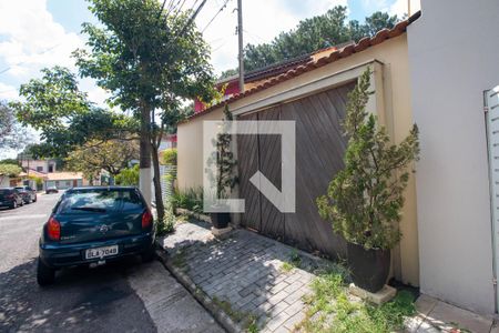 Fachada de casa à venda com 3 quartos, 220m² em Vila Elvira, São Paulo