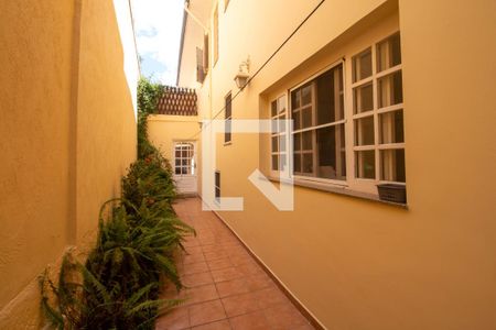 Corredor de casa à venda com 3 quartos, 220m² em Vila Elvira, São Paulo