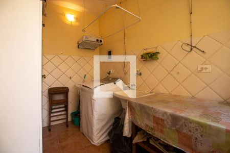 Lavanderia de casa à venda com 3 quartos, 220m² em Vila Elvira, São Paulo