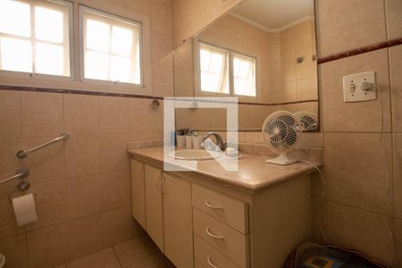 Banheiro de casa à venda com 3 quartos, 220m² em Vila Elvira, São Paulo