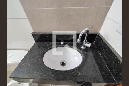 Banheiro de apartamento para alugar com 1 quarto, 30m² em Vila Esperança, São Paulo
