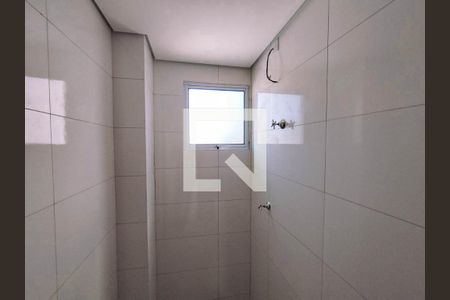 Banheiro de apartamento para alugar com 1 quarto, 30m² em Vila Esperança, São Paulo
