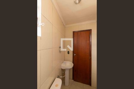 Banheiro de kitnet/studio para alugar com 1 quarto, 40m² em Glória, Belo Horizonte